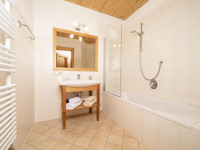 Double Room with Balcony image 4