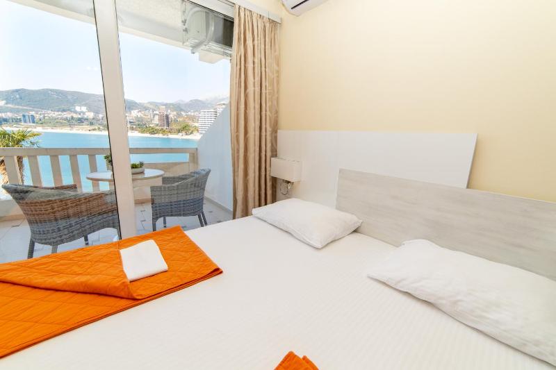 Studio with Sea View image 3
