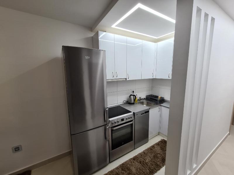 Adonis Apartment - image 4