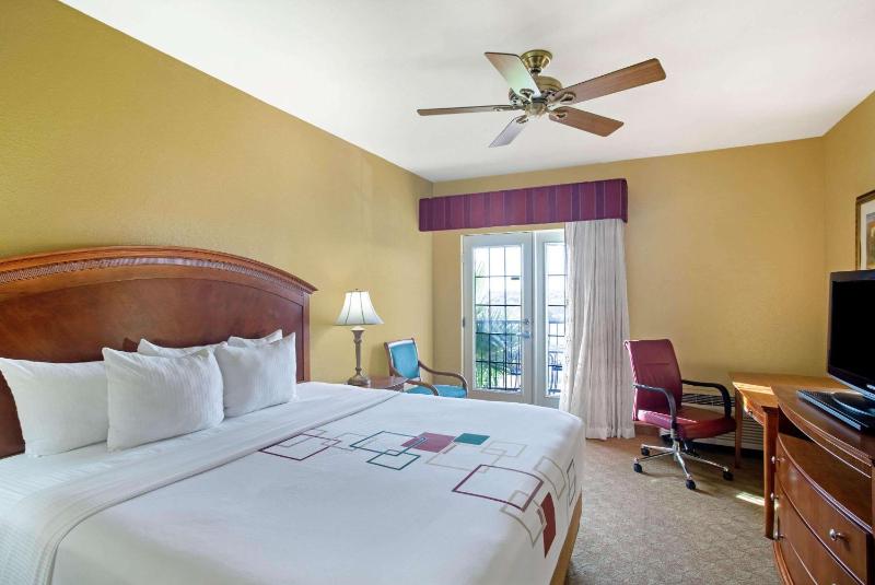 King Room with Balcony and Lake View - 2nd Floor image 4