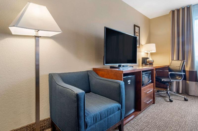 King Room - Non-Smoking image 3