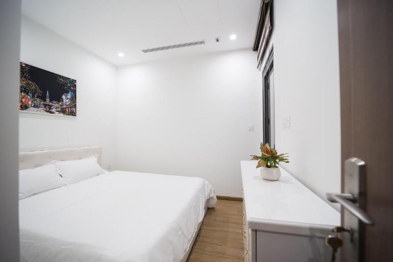 BOM HOMES- VINHOMES SKYLAKE- SERVICE APARTMENt - image 6
