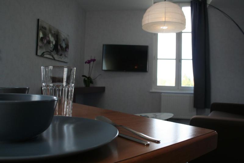 One-Bedroom Apartment image 4