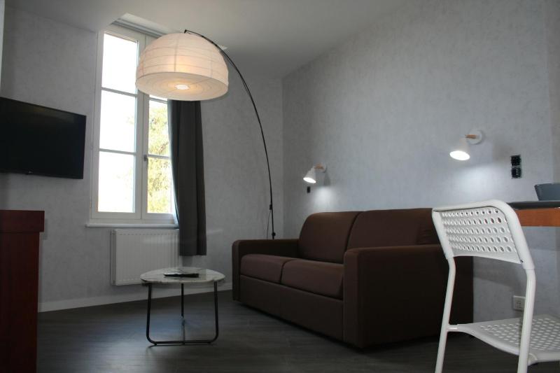 One-Bedroom Apartment image 3