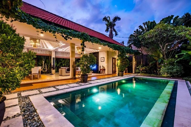 Central Seminyak Villa Martini - image 11