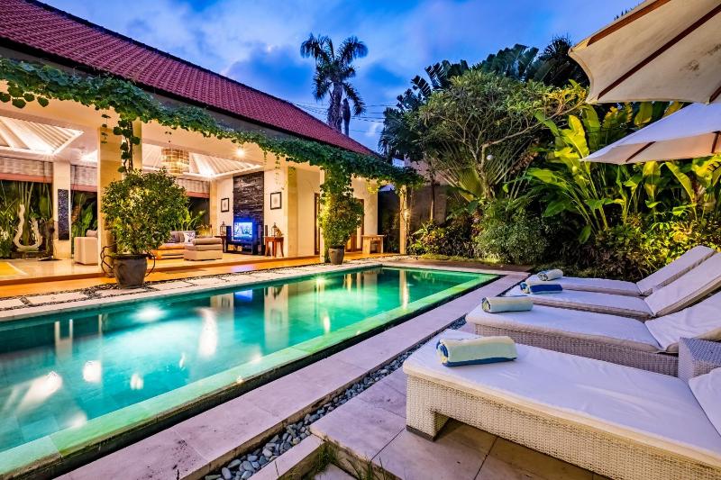Central Seminyak Villa Martini - image 27
