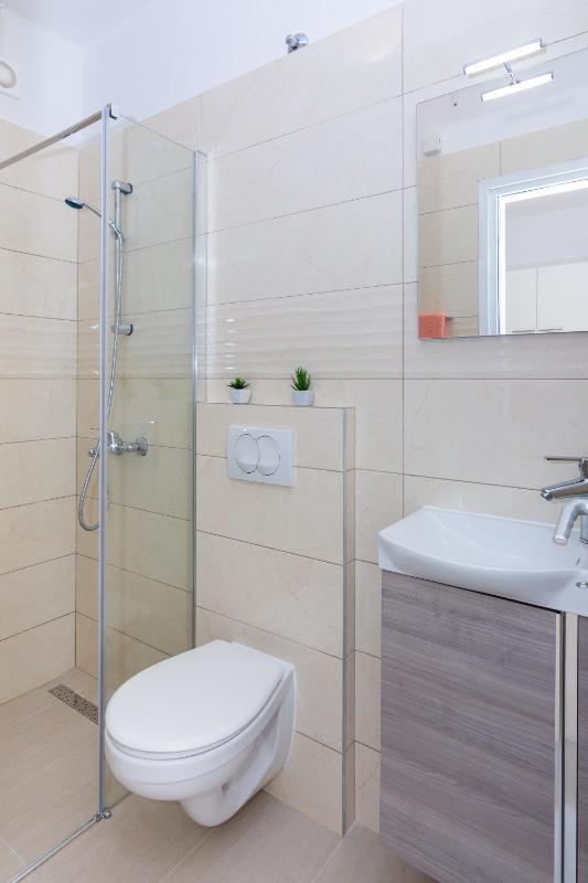 One-Bedroom Apartment image 3