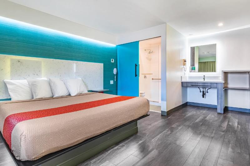 King Room image 4