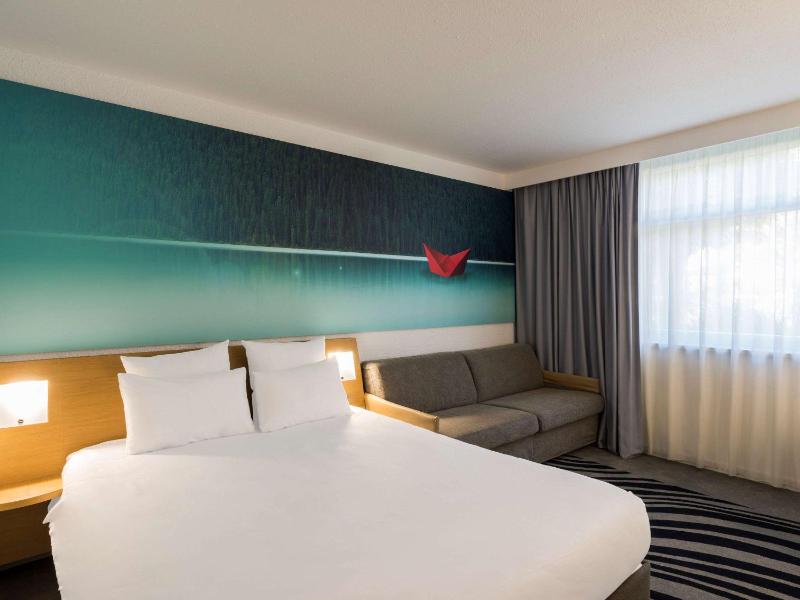 Classic Double Room with Sofa Bed image 3