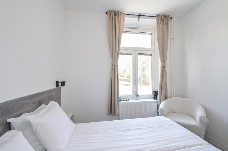 Double Room image 2