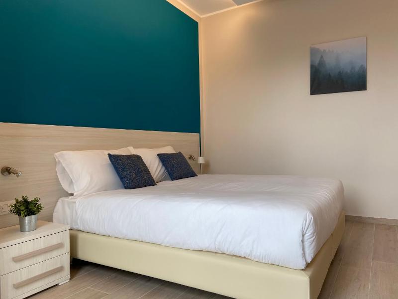 Standard Double Room image 3