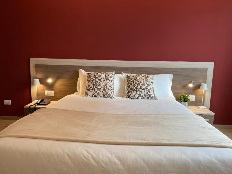 Superior Triple Room image 4
