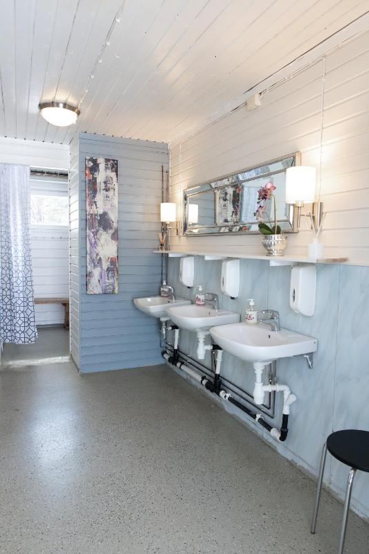 Economy Cottage with Shared Bathroom image 4