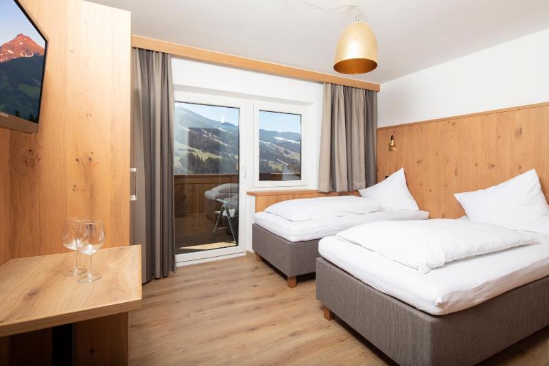Double Room image 4