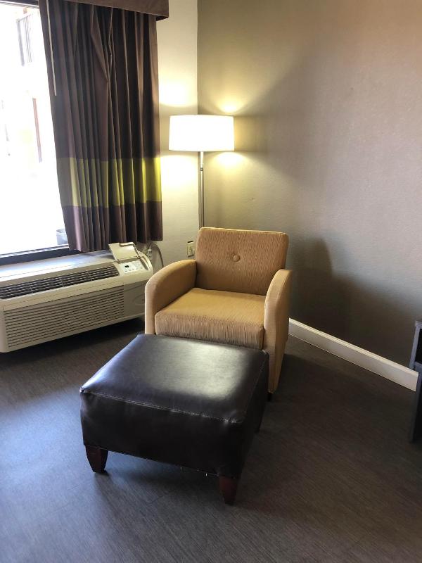 King Room - Non-Smoking image 4