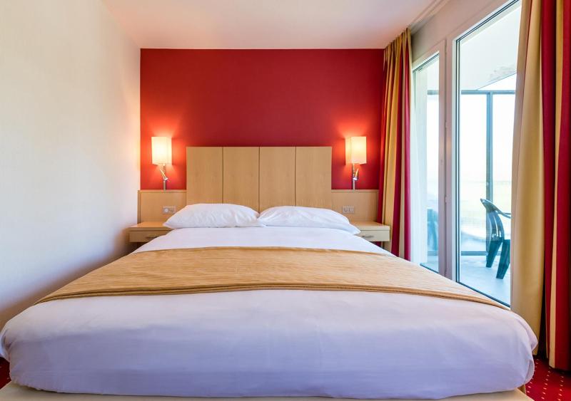 Standard Double or Twin Room with Balcony image 4