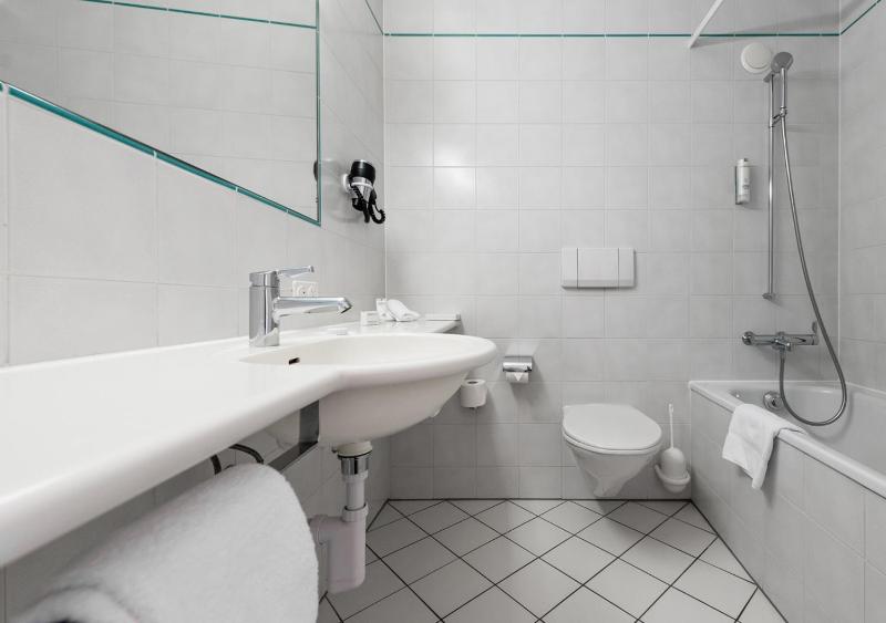 Superior Twin Room image 4
