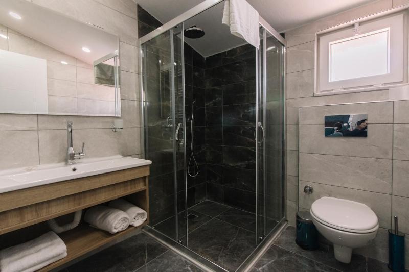 Single Room image 3