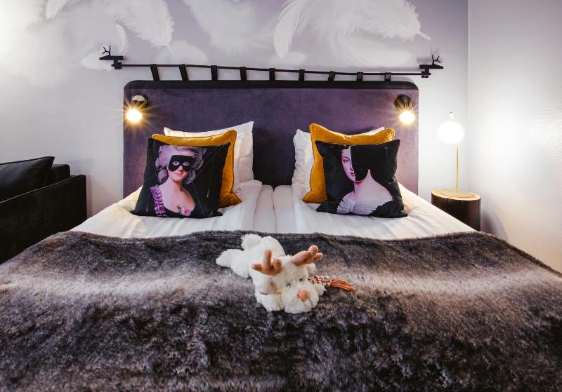 Style Twin Room image 1