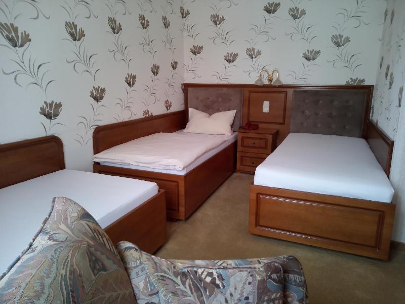 Classic Triple Room image 4