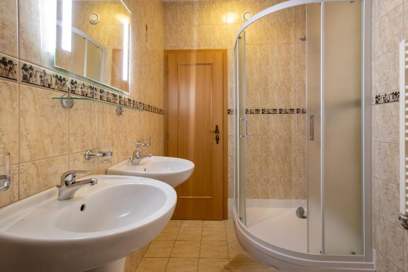 One-Bedroom Suite image 2