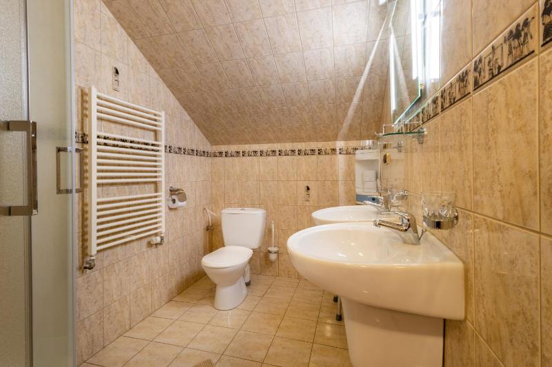 One-Bedroom Suite image 3