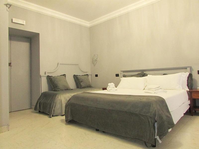 Standard Triple Room image 2