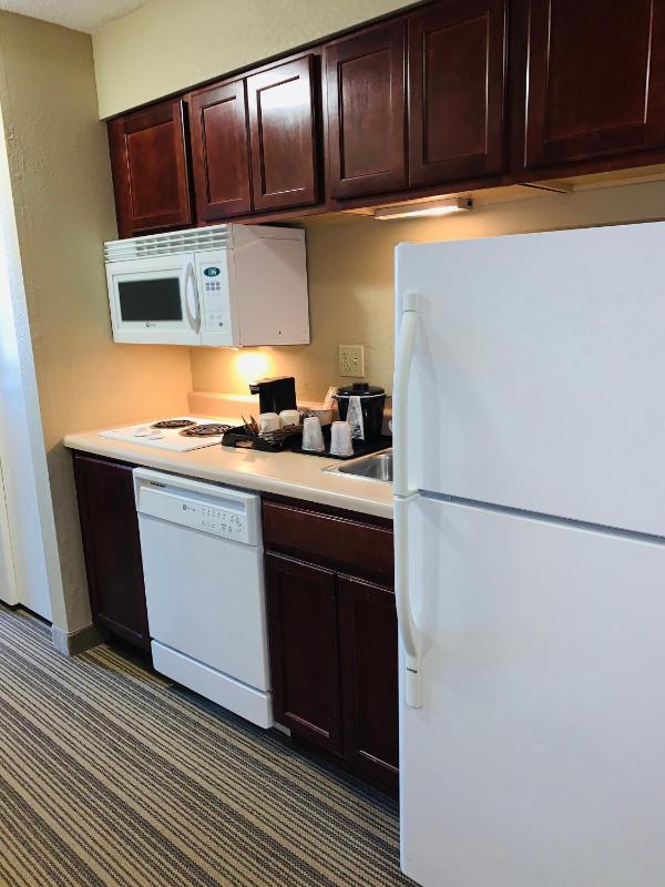 Queen Suite with Kitchen - Disability Access/Non-Smoking image 4