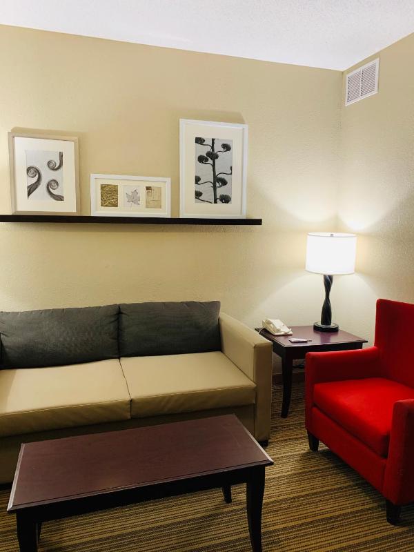 Queen Suite with Kitchen - Disability Access/Non-Smoking image 3
