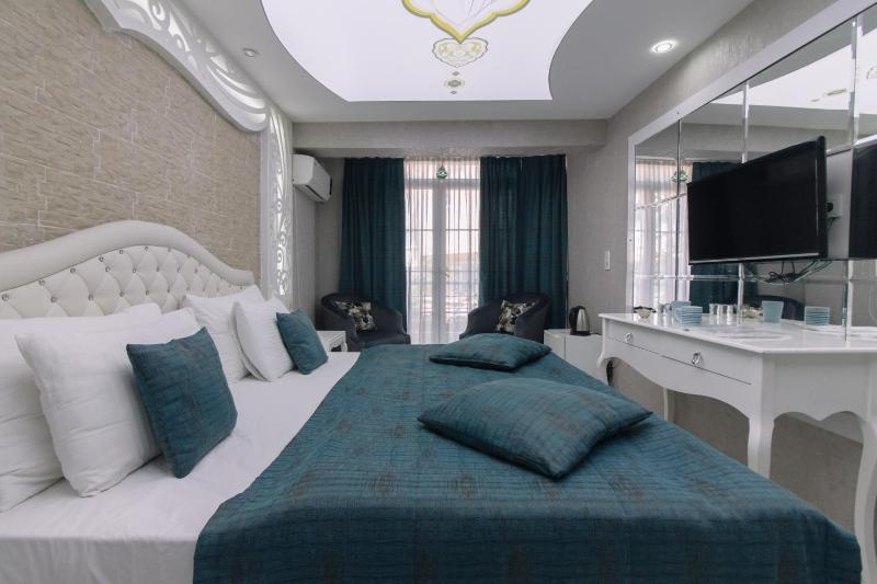 Double Room image 3