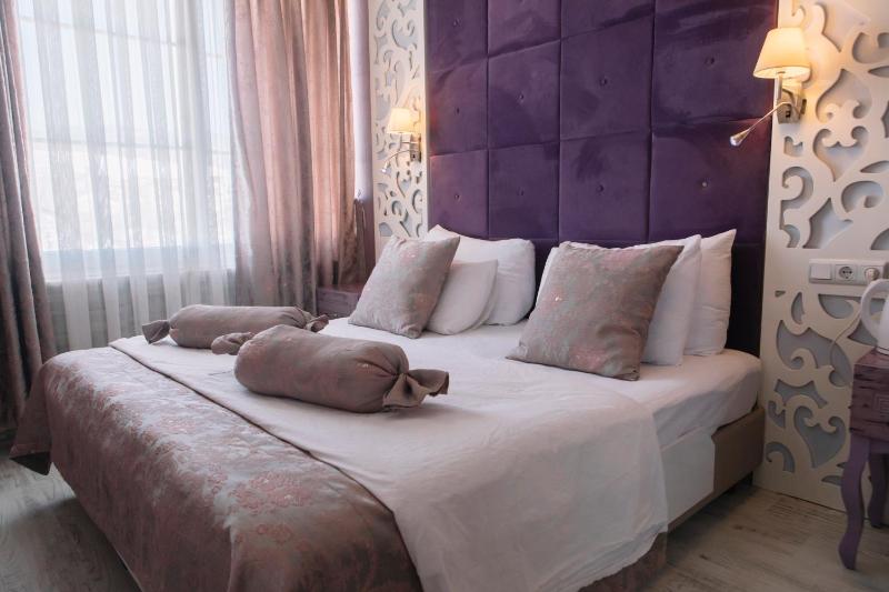 Comfort Double or Twin Room with Travertine View image 3