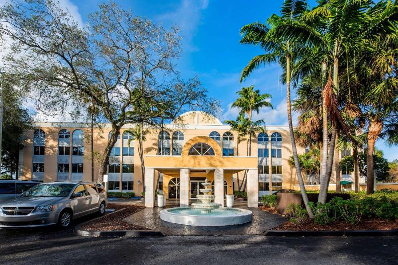 La Quinta Inn & Suites by Wyndham Fort Lauderdale Tamarac - image 35