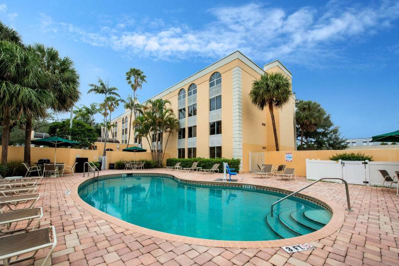La Quinta Inn & Suites by Wyndham Fort Lauderdale Tamarac - image 8