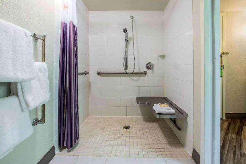 La Quinta Inn & Suites by Wyndham Fort Lauderdale Tamarac - image 20