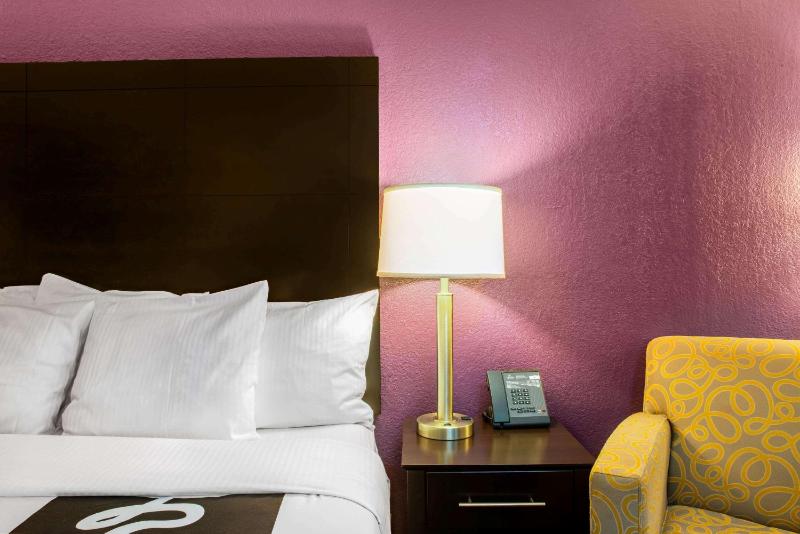 La Quinta Inn & Suites by Wyndham Fort Lauderdale Tamarac - image 32