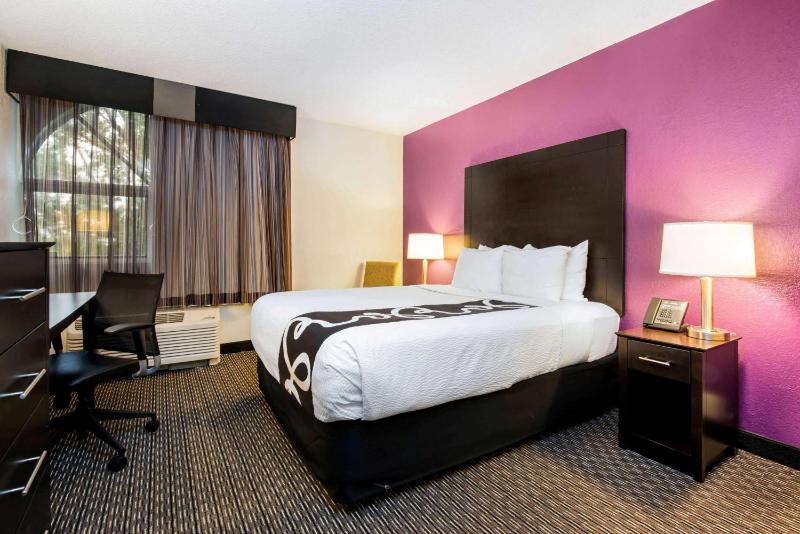 La Quinta Inn & Suites by Wyndham Fort Lauderdale Tamarac - image 16