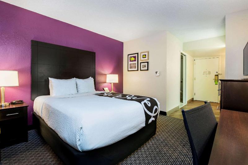 La Quinta Inn & Suites by Wyndham Fort Lauderdale Tamarac - image 21