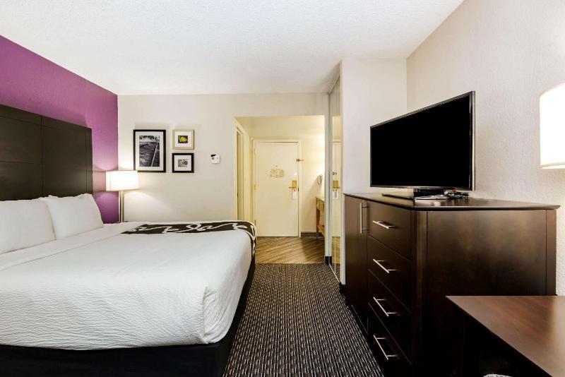 La Quinta Inn & Suites by Wyndham Fort Lauderdale Tamarac - image 34