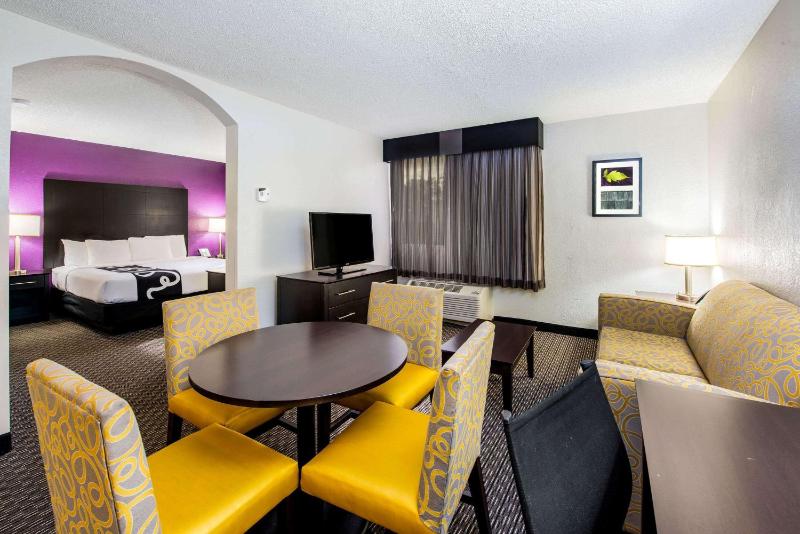 La Quinta Inn & Suites by Wyndham Fort Lauderdale Tamarac - image 18