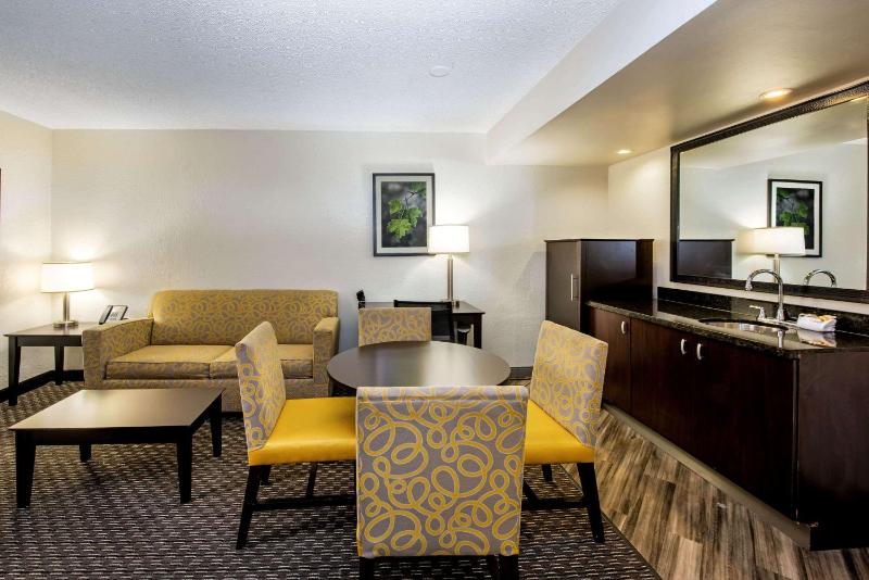 La Quinta Inn & Suites by Wyndham Fort Lauderdale Tamarac - image 37