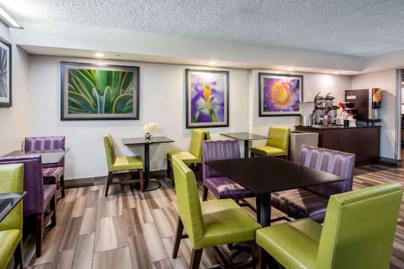 La Quinta Inn & Suites by Wyndham Fort Lauderdale Tamarac - image 14