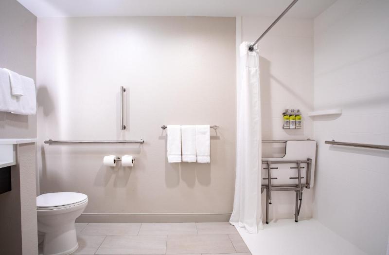 King Room with Mobility Accessible Shower - Non-Smoking image 2