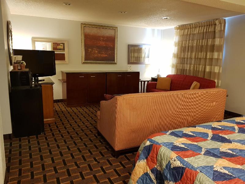 Deluxe Family Suite image 2