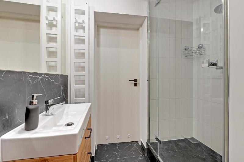 Royal Rose - Premium Beach Apartment - image 13