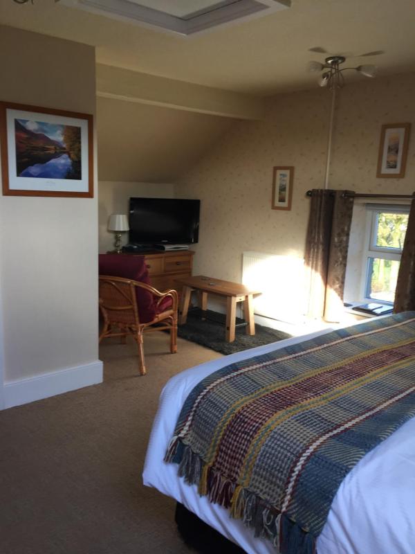 King Room with Mountain View image 3