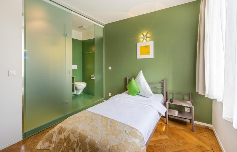 Single Room image 3