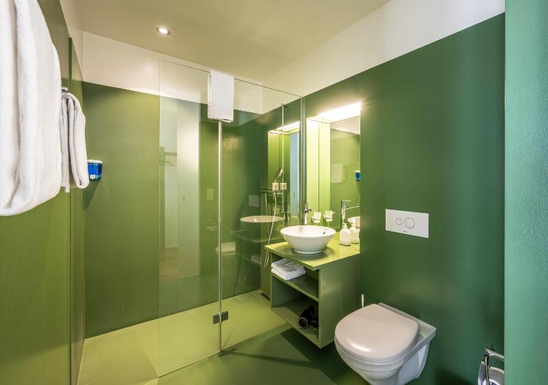 Double Room image 4