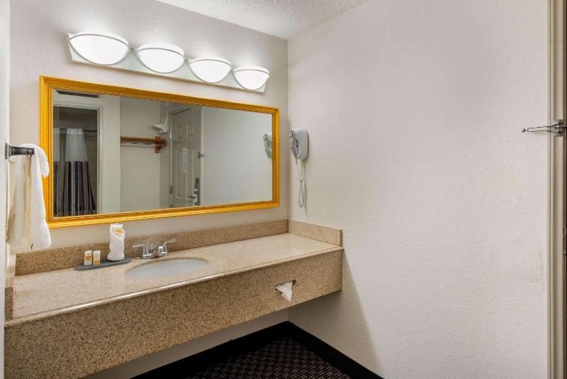 La Quinta Inn by Wyndham Fl. Lauderdale Tamarac East - image 6