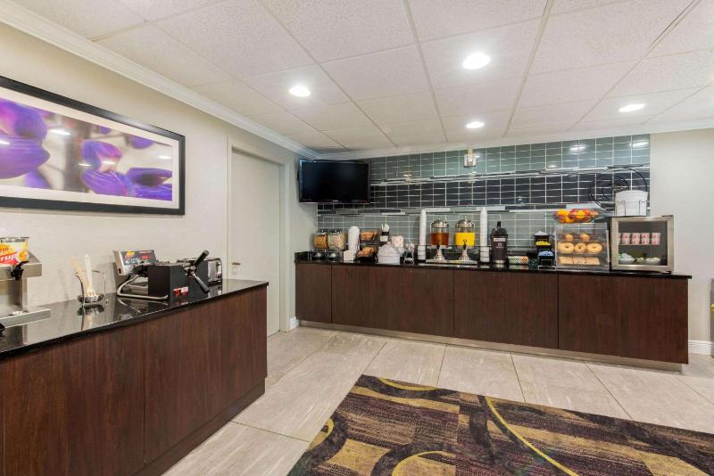 La Quinta Inn by Wyndham Fl. Lauderdale Tamarac East - image 10