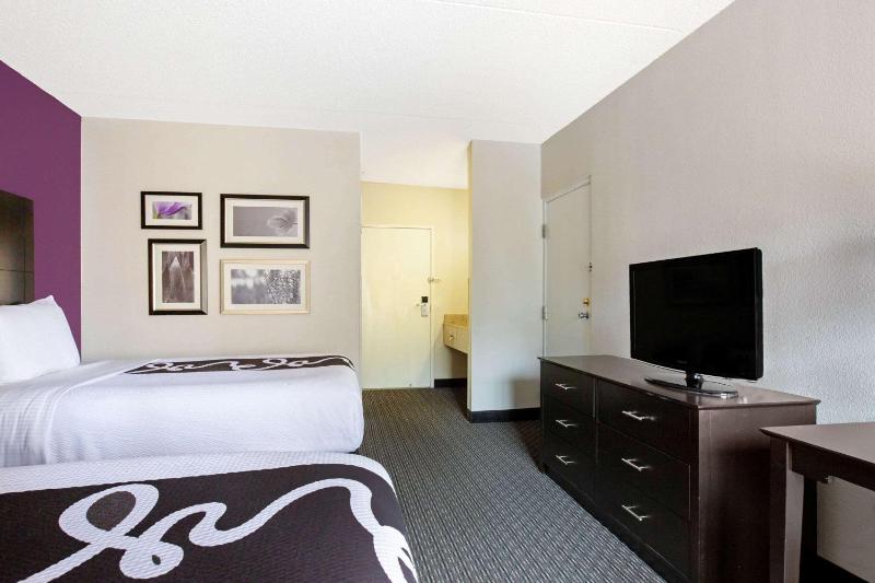 Double Room with Two Double Beds image 2